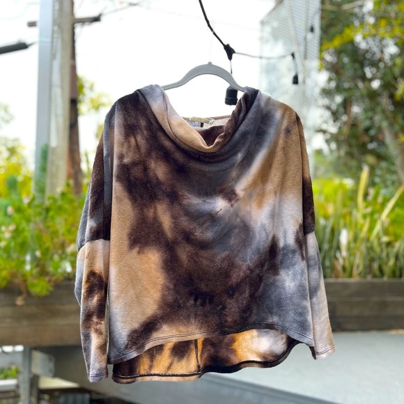 SOLD | Tie-Die Cowl Neck Groovy 70s Top 🤎💫 - Picture 6 of 6